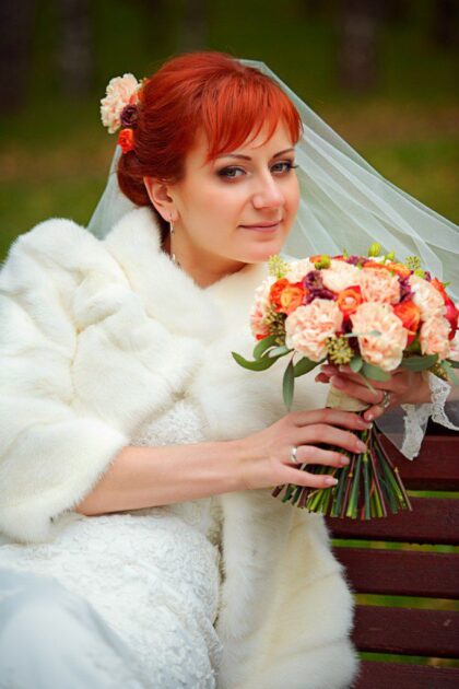 Александра и Оганнес 1 Наши невесты Александра и Оганнес.Обворожительная и зажигательная Александра в кружевном свадебном платье силуэта "Русалка" <a href="https://bliss.by/catalog/wedding-dress/mori-lee/svadebnoe-plate-mori-lee-2717" target="_blank" rel="noopener noreferrer">MORI LEE 2717</a>. Образ невесты получился невероятно ярким и роскошным! Игра цвета задала потрясающий тон для торжества! Александре по праву можно присвоить титул "Сногсшибательной осенней невесты"!Фотографии Александры и Оганеса светятся счастьем! Пусть и через год, и через много лет не гаснет блеск в Ваших глазах и в сердце нежность, пусть Ваш семейный очаг горит и дарит тепло близким и родным. Пусть удача, любовь и взаимопонимание сопутствуют Вам по жизни! Поздравляем с началом яркой и счастливой семейной жизни!