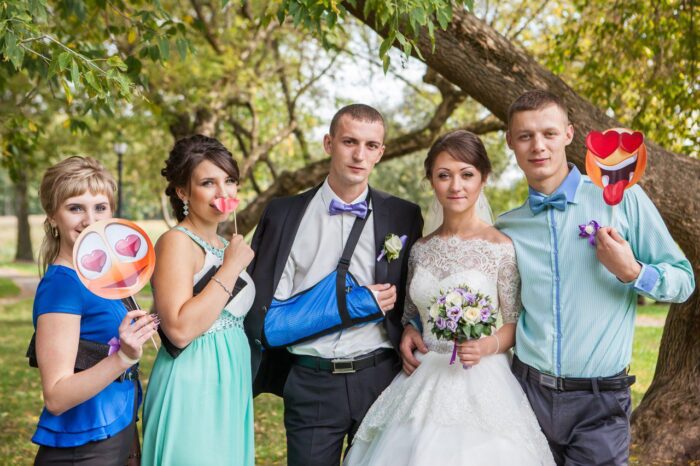 Ксения и Александр 4 Наши невесты <p style="text-align: justify;">Особенную нежность свадебному образу невесты всегда задают кружева. Легкое кружево великолепного пышного платья <span class="removed_link" title="https://bliss.by/catalog/cat-wedding-dress/bliss/svadebnoe-plate-bliss-sherry">BLISS SHERRY</span>, с нежным рисунком по верху корсета, а также вырез "Анжелика" и рукавчики "в три четверти" мягко и точно подчеркивают утонченность, чуткость и чувственность невесты Ксении. Взбудораживающим эффектом в этом платьем обладает шлейф. Широкое кружево ниспадает по легкому разноуровневому волану. Это выглядит очень эффектно и необыкновенно. Также, кружево по шлейфу и верх корсета расшит бисером и пайетками, что придает образу необыкновенное играющее мерцание. Завершенность образу придает такая деталь, как яркий, расшитый камнями поясок, который акцентирует внимание на стройности талии невесты.</p>
<p style="text-align: justify;">Ксения и Александр! Коллектив свадебного салона "BLISS" желает Вам идти по жизни всегда рядом и с улыбкой! Желаем, чтобы Ваш дом всегда был надежным местом в этой жизни, а также, чтобы в нем царила атмосфера тепла, любви и взаимопонимания! Поздравляем от всей души!!!</p>