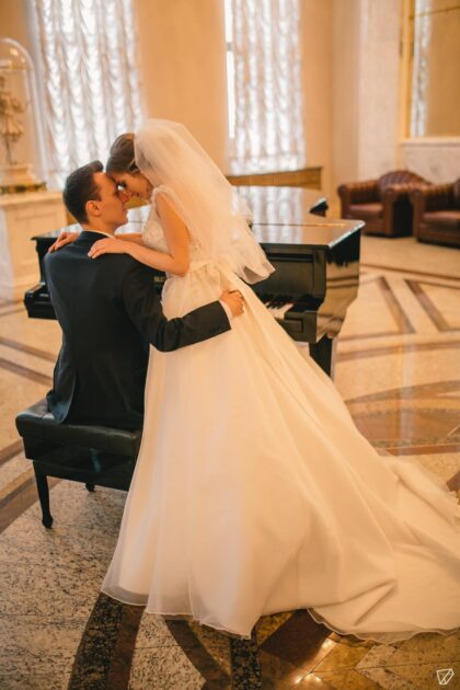 Марина и Алексей 1 Наши невесты <p style="text-align: justify;">Марина и Алексей</p>
<p style="text-align: justify;">Одна из самых популярных и востребованных моделей, цепляющая до глубины души своей элегантностью и изящностью - американская модель платья дизайнерской коллекции <a href="https://bliss.by/catalog/cat-wedding-dress/madeline-gardner-new-york/svadebnoe-plate-coco-51022" target="_blank" rel="noopener noreferrer">Madeline Gardner of NEW-YORK COCO 51022</a>!!! Именно эти акценты подчеркнула в своем свадебном образе наша неотразимая невеста Марина! Платье смотрится очень роскошно за счет яркого, расшитого камнями swarovski и особенного бисера верха и лаконичного низа из органзы. Также, очень тонко и со вкусом дизайнер Madeline Gardner продумала корсет - высокое декольте и заниженный вырез сзади, что выглядит элегантно! Платье очень помогло невесте создать мечтательный и романтичный образ её мечты!</p>
<p style="text-align: justify;">Марина и Алексей! Свадебный салон "BLISS" искренне и от всей души поздравляет Вас с этим радостным событием! Любовь окрыляет, возвышает, украшает! Поэтому, пусть Ваша любовь греет семейный очаг всю жизнь! Живите в гармонии, дарите друг другу внимание, радость и заботу! Будьте терпимы, уважительны к своей половинке! Пусть Ваш дом полнится яркими моментами, счастливыми улыбками и крепкими объятиями! Счастливой совместной дороги! Поздравляем!</p>