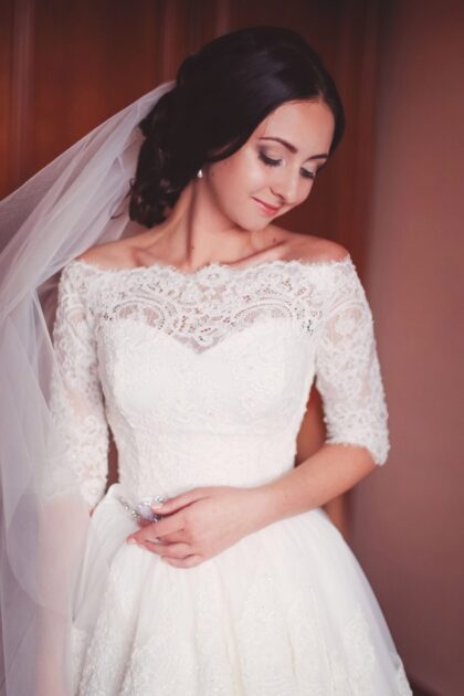 Полина и Илья 1 Наши невесты <p style="text-align: justify;">Бесподобная невеста Полина в королевском образе! Такую красоту невесте помогло создать пышное свадебное платье коллекции <span class="removed_link" title="https://bliss.by/catalog/cat-wedding-dress/bliss/svadebnoe-plate-bliss-sherry">BLISS SHERRY</span> ivory цвета. Легкое кружево корсета очень мягко акцентируют внимание на чувственности и женственности Полины! А широкое кружево шлейфа ниспадает по легкому разноуровневому волану, что добавляет образу необыкновенности и уникальности. Платье расшито бисером и пайетками, что также дополняет образ необыкновенным играющим мерцанием!</p>
Полина и Илья! Свадебный салон "BLISS" от всей души поздравляет Вас с самым важным шагом в Вашей жизни! Пусть Ваша любовь греет семейный очаг всю жизнь! Живите в гармонии, дарите друг другу внимание, будьте терпимы, уважительны к своей половинке! Помните, любовь окрыляет, возвышает, украшает и поэтому, желаем Вам не просто любви в Вашем браке, а желаем Вам всю жизнь быть влюбленными друг в друга! Счастливой совместной дороги!!!