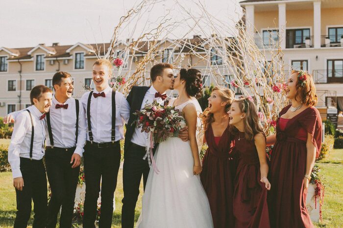 Екатерина и Алексей 2 Наши невесты <p style="text-align: justify;">Екатерина и Алексей</p>
<p style="text-align: justify;">Настоящая голливудская свадьба - это мечта любой невесты! Безупречная невеста Екатерина и элегантный жених Алексей с лёгкостью сделали свой праздник по-настоящему особенным и запоминающимся, акцентируя внимание на самом модном цвете 2015 года марсала - естественном, надежном и натуральном оттенке красного вина. Невеста также дополнила этим тоном свой свадебный образ в виде расшитого из камней swarovski и исключительного бисера пояска. Главным свадебным нарядом своей мечты Екатерина выбрала великолепную пышную ультрамодную модель платья американской дизайнерской коллекции <span class="removed_link" title="https://bliss.by/catalog/cat-wedding-dress/madeline-gardner-new-york/svadebnoe-plate-cara-51029">MADELINE GARDNER OF NEW YORK - CARA 51029</span> в ivory цвете! Платье бесконечно уникально! Закрытое полупрозрачное декольте с вырезом "лодочка" безупречно подчеркнул хрупкость плеч невесты, а открытая "V-образная" спинка акцентирует внимание на сексуальности и женственности главной героини! Легкий тюльмариновый шлейф, который выкладывается волнами только лишь дополняет всю красоту нотками естественности, изысканности, элегантности и непринужденности!</p>
<p style="text-align: justify;">Екатерина и Алексей! Ваши фото пропитаны любовью, трепетом, нежностью друг к другу! Свадебный салон "BLISS" поздравляет Вас с этим чудесным событием - рождением Вашей семьи! Желаем сохранить все эти эмоции и чувства навсегда! Светитесь от счастья, восхищайтесь романтикой и теплотой чувств! Цените каждую секундочку проведенную рядом! Доказывайте и убеждайтесь с каждым днем, что Ваш обоюдный выбор был правильным и настоящим! Поздравляем!!!</p>