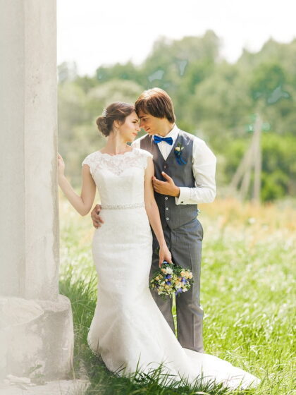 Вероника и Арсений 4 Наши невесты Уважаемые Вероника и Арсений!Коллектив нашего свадебного салона от всего сердца поздравляет Вас с Днем свадьбы! Мы желаем Вам, чтоб с каждым днем то тепло и те чувства, что есть сейчас между Вами были между Вами и через многие-многие годы! Живите в гармонии, дарите друг другу внимание, ласку и заботу! Образ невесты в свадебном платье <span class="removed_link" title="https://bliss.by/catalog/cat-wedding-dress/cat-mori-lee/svadebnoe-plate-blu-5268">Mori lee Blu 5268</span> очень нежный и естественный.  Костюм жениха, в самом сейчас популярном стиле рустик, просто супер!!! Оба образа подобраны в единой стилистике и чудесно дополняют друг друга<span style="color: #545454; font-family: arial, sans-serif; font-size: small;">. </span>В целом стиль получился очень нежный и романтичный!!!