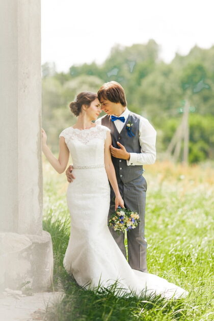 Вероника и Арсений 4 Наши невесты Уважаемые Вероника и Арсений!Коллектив нашего свадебного салона от всего сердца поздравляет Вас с Днем свадьбы! Мы желаем Вам, чтоб с каждым днем то тепло и те чувства, что есть сейчас между Вами были между Вами и через многие-многие годы! Живите в гармонии, дарите друг другу внимание, ласку и заботу! Образ невесты в свадебном платье <span class="removed_link" title="https://bliss.by/catalog/cat-wedding-dress/cat-mori-lee/svadebnoe-plate-blu-5268">Mori lee Blu 5268</span> очень нежный и естественный.  Костюм жениха, в самом сейчас популярном стиле рустик, просто супер!!! Оба образа подобраны в единой стилистике и чудесно дополняют друг друга<span style="color: #545454; font-family: arial, sans-serif; font-size: small;">. </span>В целом стиль получился очень нежный и романтичный!!!