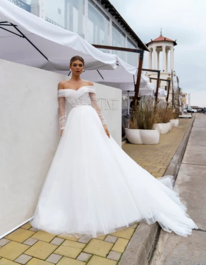 Коул - Сонеста Коул 1 Сонеста Свадебное платье А-силуэта со съемным болеро с длинными рукавами. Спинка на молнии.