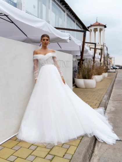 Коул - Сонеста Коул 1 Сонеста Свадебное платье А-силуэта со съемным болеро с длинными рукавами. Спинка на молнии.