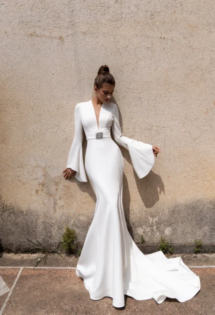 Фортис 1 Наталья Романова Приготовьтесь к свадьбе своей мечты с этим великолепным свадебным платьем! Изящно приталенный силуэт и привлекательная спина с молнией — вы обязательно будете выглядеть сногсшибательно в свой важный день. Линия талии подчеркнута ремнем для лучшей посадки, а все это изготовлено из роскошного крепового материала для элегантности и комфорта. Не соглашайтесь ни на что меньшее, чем совершенство - получите это потрясающее свадебное платье сегодня!