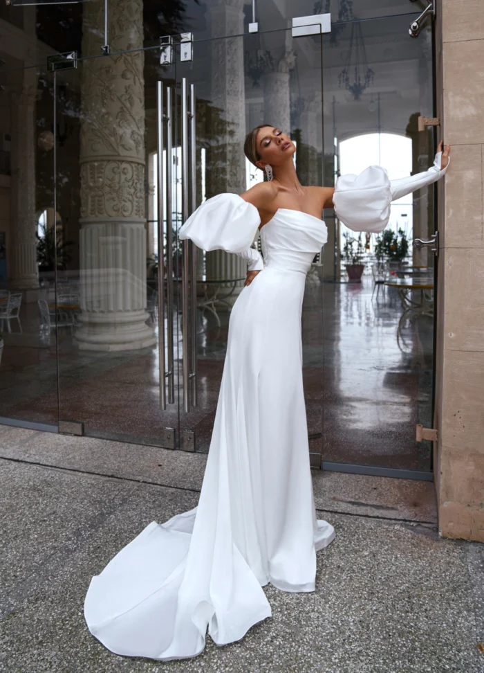 Мишель 1 Сонеста Свадебное платье облегающего силуэта с длинными съемными рукавами. На корсете декоративная драпировка, спинка на молнии.