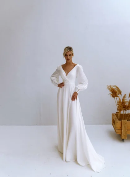 Эбби - Наталья Романова Эбби 1 Наталья Романова Свадебное платье А-силуэта с длинными рукавами и открытой спиной. Спинка декорирована нитями из бисера.