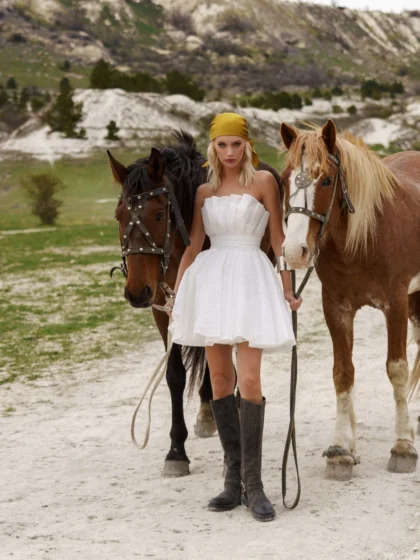 Рэнди 1 Наталья Романова Короткое свадебное платье с пышной юбкой и спинкой на молнии.