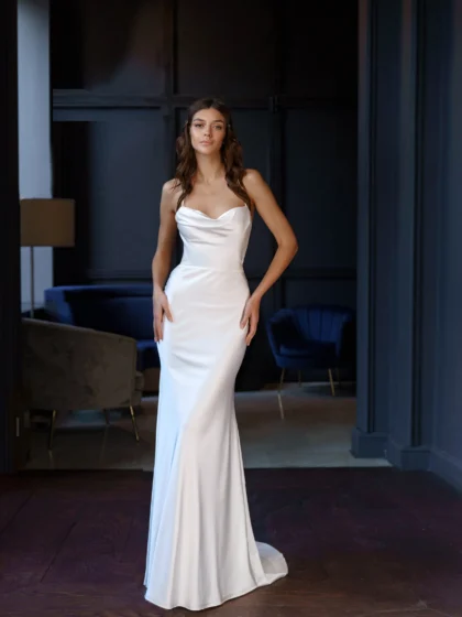 Азалия 1 Сониа Солей <p style="text-align: justify;">Свадебное платье облегающего силуэта на тонких бретелях и с открытой спиной на молнии - это элегантное и современное платье, созданное из высококачественного тонкого атласа. Оно представляет собой изящное сочетание простоты и изысканности. Платье на тонких бретелях призвано подчеркнуть женственность и грацию невесты, а облегающий силуэт добавляет пикантности и сексуальности. Особенностью этого платья является открытая спина, которая придаёт ему особую элегантность и очарование. Застежка на молнии обеспечивает легкость и комфорт при надевании и снятии платья. Основной материал - тонкий атлас - обладает нежной текстурой и блеском, благодаря чему платье приобретает особую роскошь. Атлас красиво драпируется, подчеркивая изящные линии фигуры. Это свадебное платье на тонких бретелях и с открытой спиной на молнии является прекрасным выбором для тех, кто хочет выглядеть изысканно, современно и очаровательно в самый важный день своей жизни.</p>
<iframe src="https://www.youtube.com/embed/BZlKo1m7G9Y" width="auto" height="600" frameborder="0" allowfullscreen="allowfullscreen"></iframe>