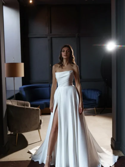 Девис 1 Сониа Солей <p style="text-align: justify;">Свадебное платье А-силуэта с открытыми плечами и разрезом в юбке – идеальный выбор для невесты, которая хочет выглядеть элегантно и изысканно в свой особенный день. Это платье создано из высококачественного материала – атласа, который придает ему благородный блеск и шелковистую текстуру. Открытые плечи добавляют нежности и романтичности образу, придавая ему легкость и изысканность. Особый акцент в платье – разрез в юбке, который подчеркивает стройность ног и придает образу некоторую игривость. Этот дизайнерский элемент придает платью неповторимый шарм и делает его идеальным вариантом для свадьбы в стиле модного и современного. Несмотря на свою изысканность, данное платье также очень комфортное и удобное в ношении. Оно отлично садится по фигуре благодаря силуэту А-линии, которая подчеркивает женственные изгибы тела и создает эффект стройности. Свадебное платье А-силуэта с открытыми плечами и разрезом в юбке – это идеальный выбор для самых стильных невест. В нем вы сможете выглядеть элегантно, нежно и утонченно в свой особенный день, привлекая восхищенные взгляды всех присутствующих на вашей свадьбе.</p>
<iframe src="https://www.youtube.com/embed/rnOza2mVP1c" width="auto" height="600" frameborder="0" allowfullscreen="allowfullscreen"></iframe>