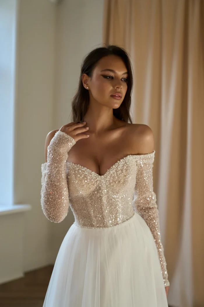 Валери 4 Сониа Солей Свадебное платье А-силуэта из атласа - прекрасный выбор для невесты, которая хочет выглядеть элегантно и нежно. Платье подчеркивает красоту фигуры и создает атмосферу романтики. Платье имеет спущенные бретели и застежку-молнию на спине, что делает его удобным и модным. Платье подойдет для свадьбы в любом стиле и сезоне.
<iframe src="https://www.youtube.com/embed/6KOHD-ICmOU" width="auto" height="600" frameborder="0" allowfullscreen="allowfullscreen"></iframe>