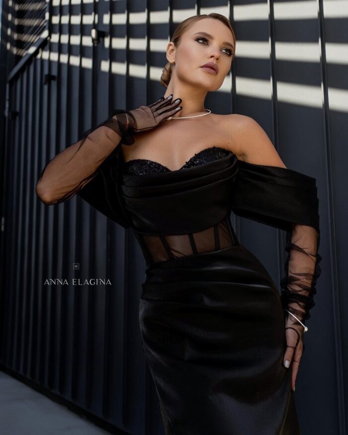 Мафи - Anna Elagina Мафи 2 Anna Elagina <p style="text-align: justify;">Вечернее платье - это изысканное творение, выполненное в стиле футляра из сатин-органзы, которая придаёт ему своеобразное мерцание. Платье также украшено изящным кружевом c бисером, что придает ему особый шарм. Уникальной особенностью этого платья является его трансформируемая структура: оно имеет съемную юбку, благодаря чему можно создавать разные образы и подчеркнуть вашу индивидуальность.</p>
<iframe src="https://www.youtube.com/embed/5eMTLt5pqyc" width="auto" height="600" frameborder="0" allowfullscreen="allowfullscreen"></iframe>