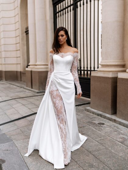 Баленсуа 1 Сонеста <p style="text-align: justify;">Свадебное платье облегающего силуэта с юбкой и разрезом — это великолепный выбор для уверенной в себе невесты, стремящейся подчеркнуть свою индивидуальность и элегантность. Облегающий силуэт эффектно подчеркивает все достоинства фигуры, создавая стильный и сексуальный образ. Разрез в юбке добавляет нотку дерзости, делая платье особенным и запоминающимся.
Кружевная вставка является великолепным акцентом, придающим наряду изысканность и романтику. Основной материал — атлас, известный своим гладким блеском и приятной текстурой, обеспечит не только шикарный внешний вид,</p>
<iframe src="https://www.youtube.com/embed/2kMYFMF4Hhk" width="auto" height="600" frameborder="0" allowfullscreen="allowfullscreen"></iframe>