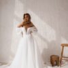 Сагата - Наталья Романова Сагата 4 Наталья Романова <p style="text-align: justify;">Свадебное платье А-силуэта со спущенными бретелями и прозрачными рукавами из фатина, расшитыми жемчужинами, — это нежный и романтичный выбор для невесты.
Спущенные бретели подчеркивают декольте и создают воздушный образ, а прозрачные рукава добавляют элегантности и утонченности. Жемчужные детали прекрасно акцентируют свет и придают платью изысканность.
Основной материал — органза — обеспечивает легкость и структуру наряда, придавая ему волшебный вид.
Модель доступна в размере плюс сайз.</p>
<iframe id="video-iframe" src="https://www.youtube.com/embed/X0AoPu6UpNI" width="auto" height="600" frameborder="0" allowfullscreen="allowfullscreen"></iframe>
