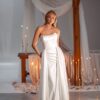 Иксия 1 Сониа Солей <p style="text-align: justify;">Свадебное платье облегающего силуэта с драпировкой на талии — идеальный вариант для невесты, желающей подчеркнуть свою фигуру. Изготовлено из роскошного атласа, это платье выглядит элегантно и стильно. Особой изюминкой является возможность дополнить образ съемной юбкой (продаётся отдельно), что позволит вам легко менять ваш образ в течение дня.</p>
<iframe src="https://www.youtube.com/embed/r89lKt3kwBI" width="auto" height="600" frameborder="0" allowfullscreen="allowfullscreen"><span data-mce-type="bookmark" style="display: inline-block; width: 0px; overflow: hidden; line-height: 0;" class="mce_SELRES_start">﻿</span></iframe>